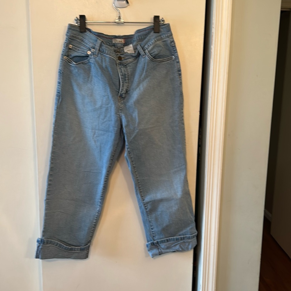 Levi's 548 Stretch Perfectly Slimming Crop Capris Jeans Sz 16 Light Wash